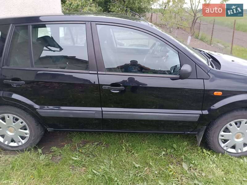 Хэтчбек Ford Fusion 2005 в Галиче