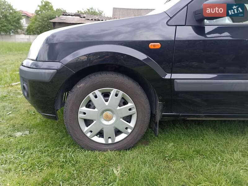 Хэтчбек Ford Fusion 2005 в Галиче
