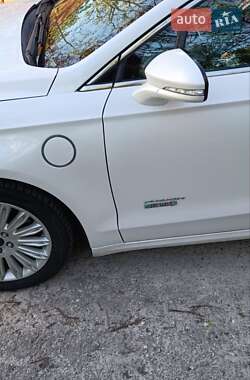 Седан Ford Fusion 2013 в 