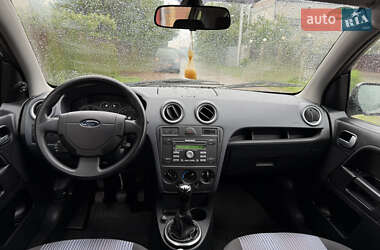 Хэтчбек Ford Fusion 2010 в 