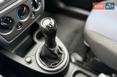 Хэтчбек Ford Fusion 2010 в 