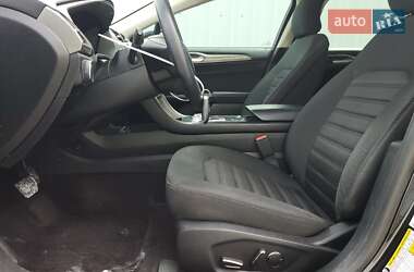Седан Ford Fusion 2017 в 