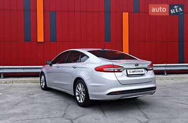 Седан Ford Fusion 2017 в 