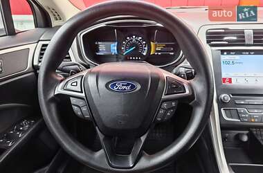 Седан Ford Fusion 2017 в 