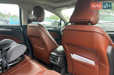 Седан Ford Fusion 2015 в 