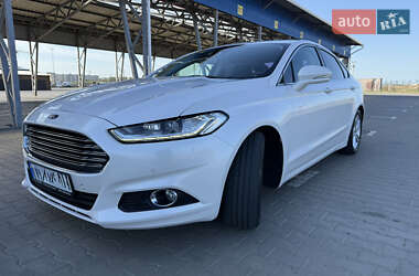 Седан Ford Fusion 2015 в 