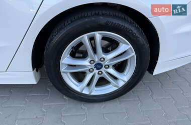 Седан Ford Fusion 2015 в 