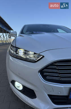 Седан Ford Fusion 2015 в 