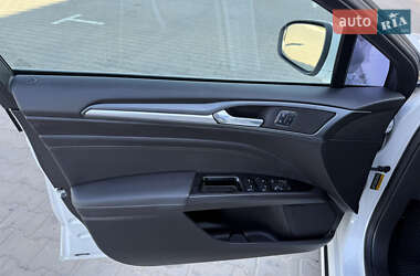 Седан Ford Fusion 2015 в 