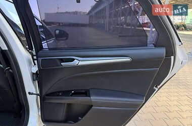 Седан Ford Fusion 2015 в 