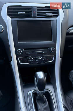 Седан Ford Fusion 2015 в 