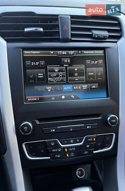 Седан Ford Fusion 2015 в 