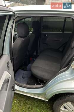 Хэтчбек Ford Fusion 2002 в 