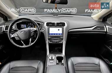 Седан Ford Fusion 2017 в 