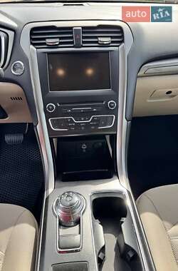 Седан Ford Fusion 2017 в 
