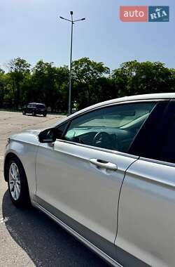 Седан Ford Fusion 2017 в 