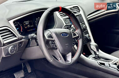 Седан Ford Fusion 2013 в 