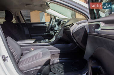 Седан Ford Fusion 2018 в 