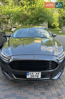 Седан Ford Fusion 2015 в Новомосковську