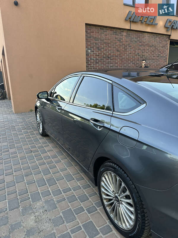 Седан Ford Fusion 2015 в Новомосковську