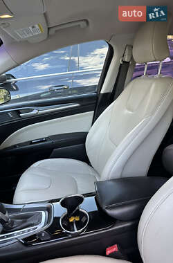 Седан Ford Fusion 2015 в 