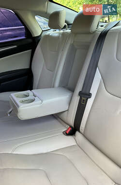 Седан Ford Fusion 2015 в 