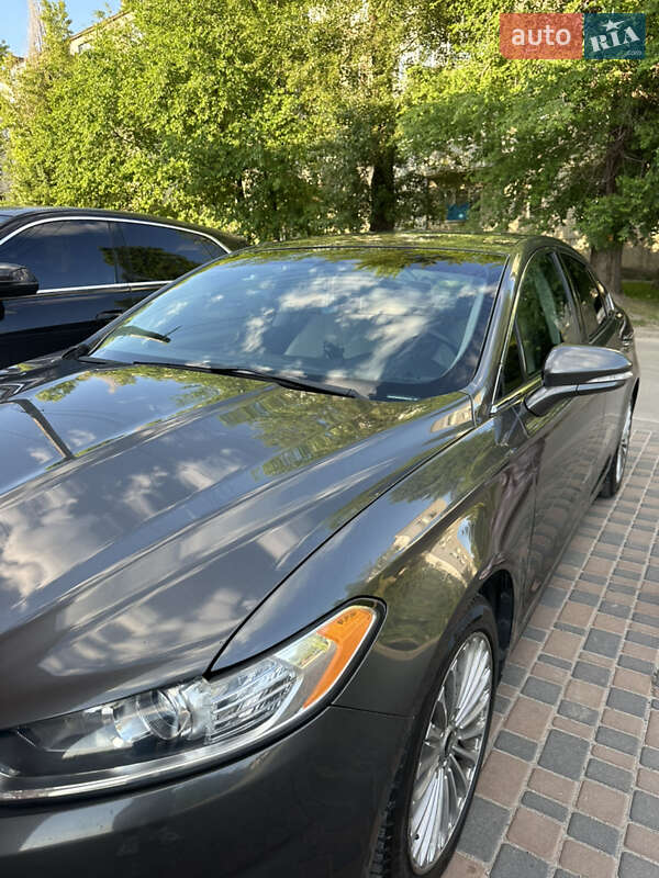 Седан Ford Fusion 2015 в Новомосковську