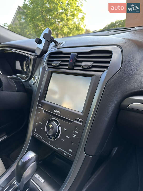 Седан Ford Fusion 2015 в Новомосковську