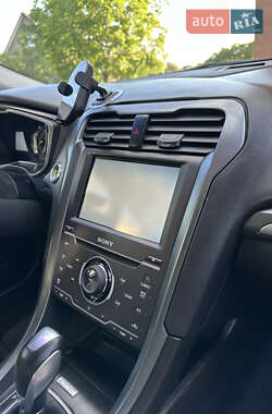 Седан Ford Fusion 2015 в 
