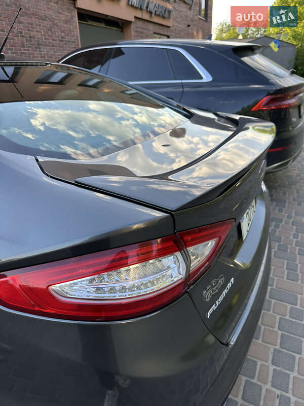 Седан Ford Fusion 2015 в Новомосковську