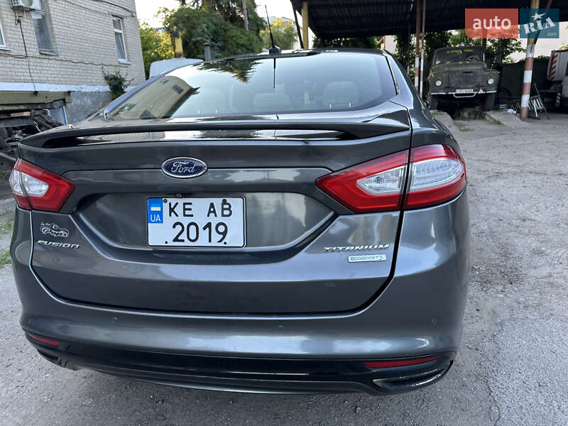 Седан Ford Fusion 2015 в Новомосковську