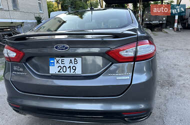 Седан Ford Fusion 2015 в 