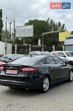 Седан Ford Fusion 2015 в 
