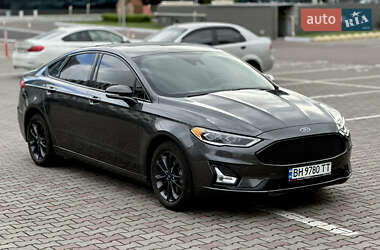 Седан Ford Fusion 2019 в 