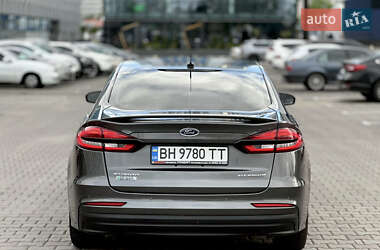 Седан Ford Fusion 2019 в 