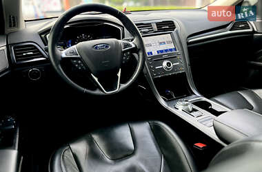 Седан Ford Fusion 2019 в 