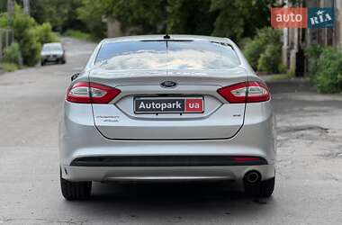 Седан Ford Fusion 2015 в 