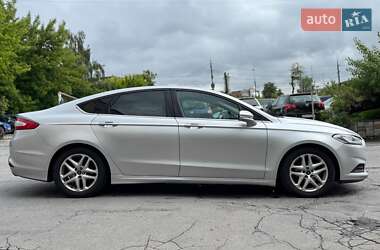 Седан Ford Fusion 2015 в 