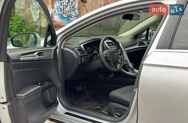 Седан Ford Fusion 2015 в 