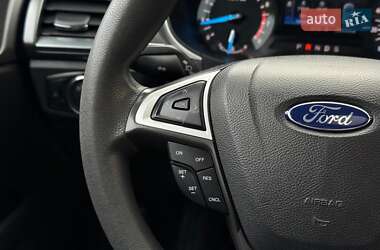 Седан Ford Fusion 2015 в 