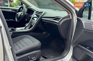 Седан Ford Fusion 2015 в 