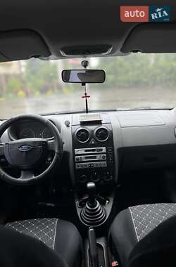 Хэтчбек Ford Fusion 2004 в 