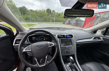 Седан Ford Fusion 2013 в 