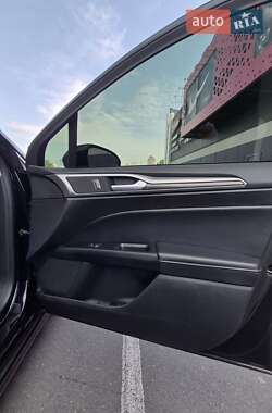 Седан Ford Fusion 2017 в 