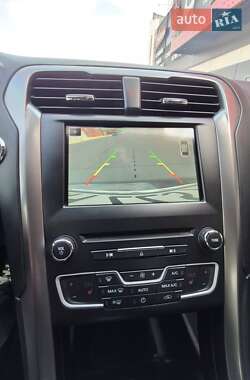 Седан Ford Fusion 2017 в 