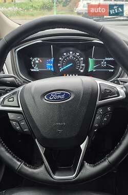 Седан Ford Fusion 2017 в 