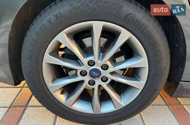 Седан Ford Fusion 2016 в 