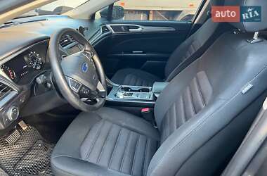 Седан Ford Fusion 2016 в 