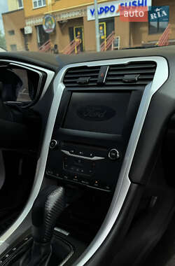 Седан Ford Fusion 2012 в 