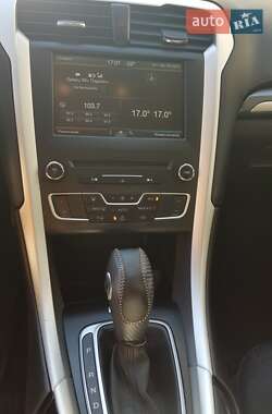 Седан Ford Fusion 2015 в 